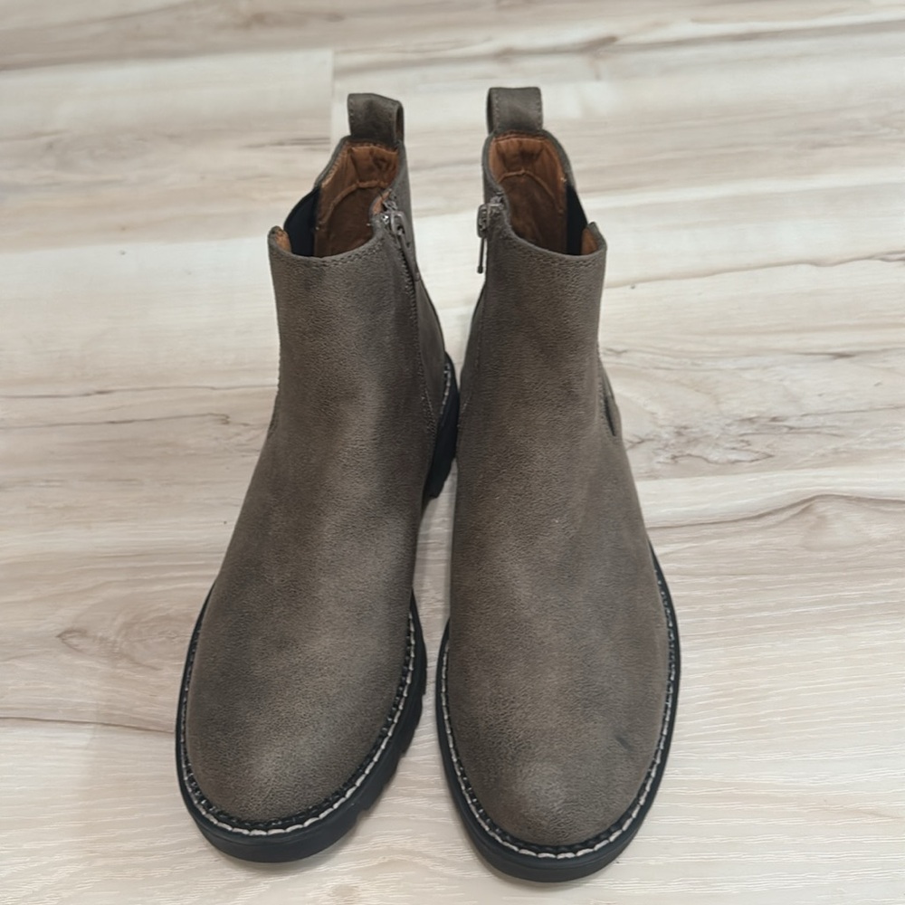 Eurosoft Bethan Chelsea Boots Gray Black Lug Sole Comfort Booties Size 7 - Picture 7 of 9